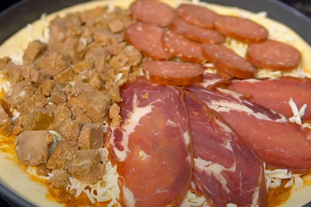 Ahmet İpek Sucuklu Pastırmalı Kavurmalı Karışık Pizza Tarifi 